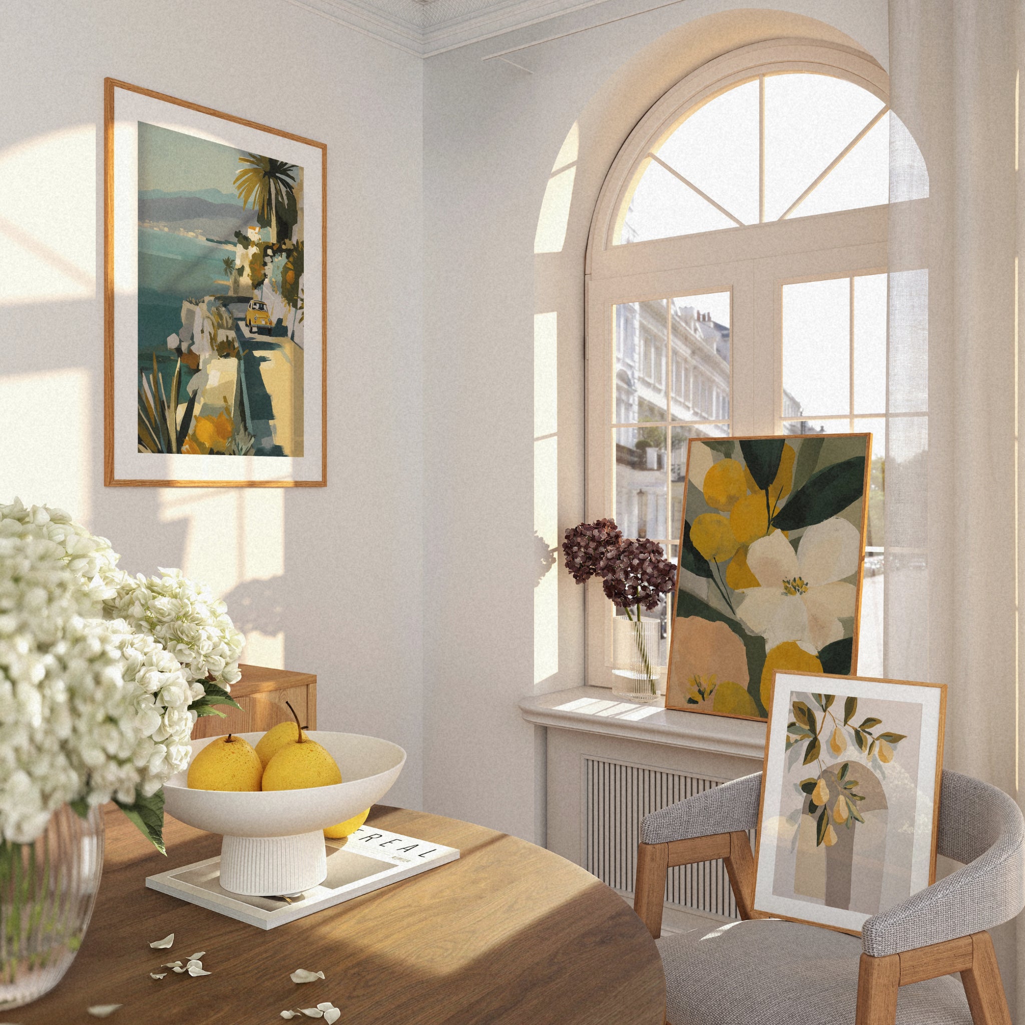 Mediterranes Poster-Set mit Küstenstraße, gelbem Auto, abstraktem Blumenbild und Birnenmotiv in warmen Gelb- und Grüntönen für moderne Wohnräume
