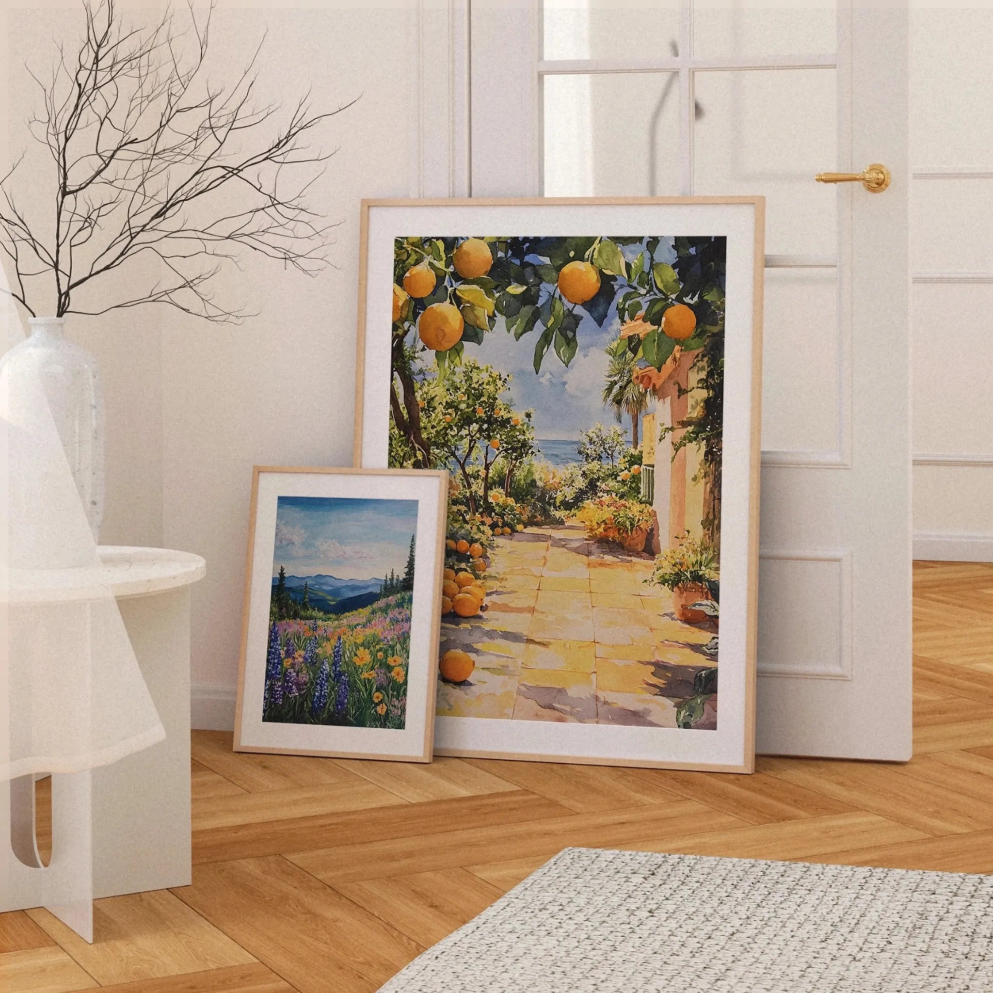 Mediterranes Poster-Set aus der Modern Figurative Kollektion mit Orangenbaum und Blumenlandschaft als Wandbilder im Holzrahmen von Veróme