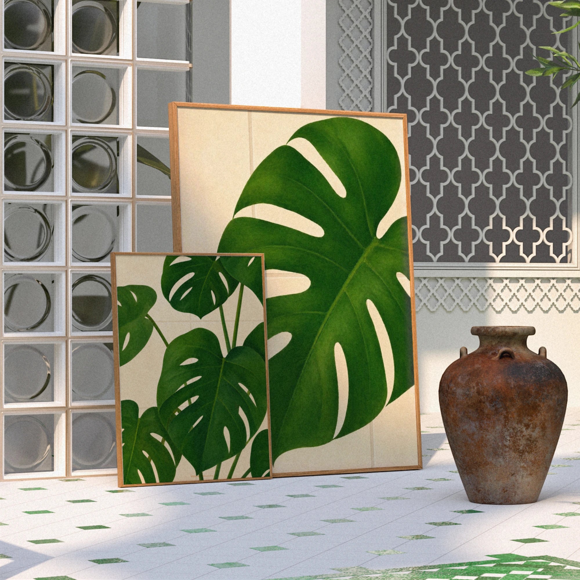 Monstera Eins und Monstera Zwei als botanisches Poster Set im Holzrahmen, dekorativ arrangiert in heller Interior-Szene von Veróme.